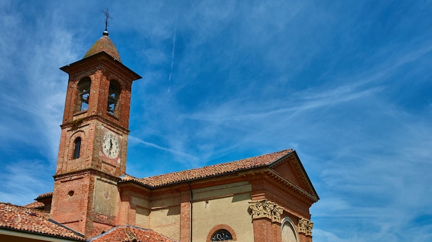 Kościół w gminie Grinzane Cavour, Piemont, Włochy.