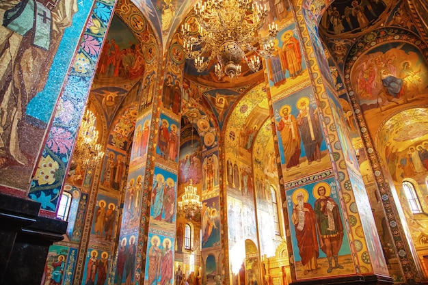 Kościół Zmartwychwstania Chrystusa Kościół Zbawiciela na Przelanej Krwi jest najpiękniejszym kościołem prawosławnym w Sankt Petersburgu Szczegóły wnętrza Sankt Petersburg Rosja 11 września 2023