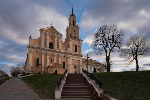 Kościół Znalezienia Krzyża Świętego i Klasztor Bernardynów w słoneczny dzień Grodno Białoruś
