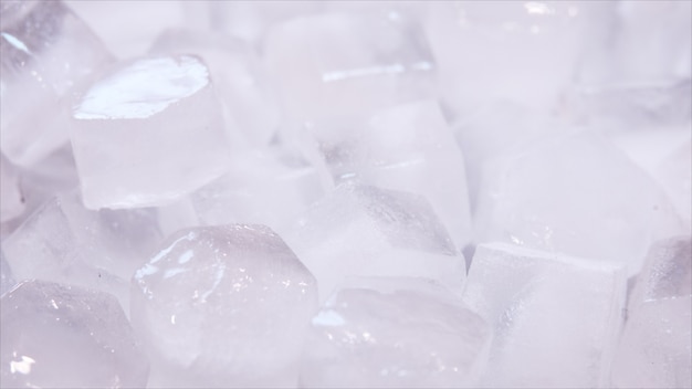 Kostki lodu z czystej wody