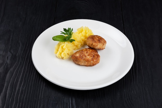 Kotlet Drobiowy Z Puree Ziemniaczanym