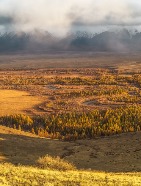 Krajobraz Altai góry w jesieni, Syberia, Rosja.