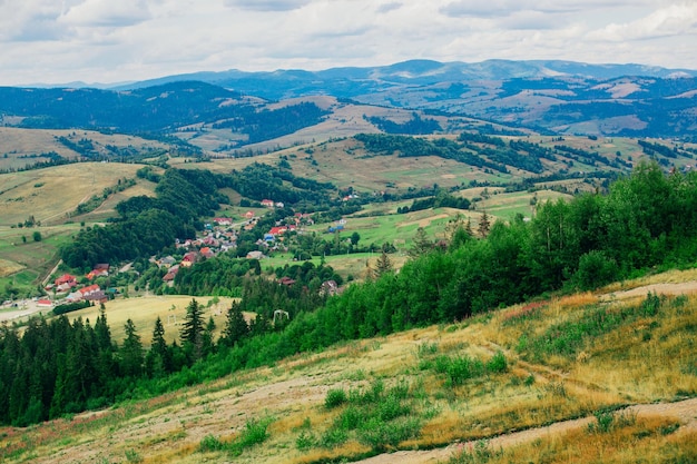 Zdjęcie krajobraz górski latem