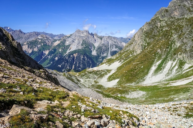 Krajobraz górski we francuskich Alpach