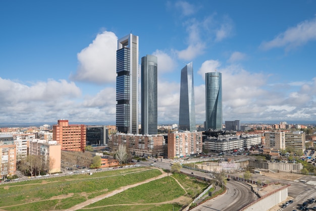 Krajobraz Madryt Biznesowy Budynek Przy Cztery Wierza Przy Hiszpania.