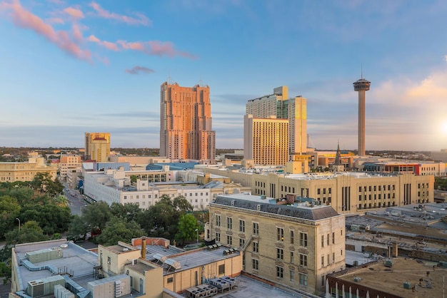 Krajobraz miasta San Antonio w Teksasie USA o zachodzie słońca