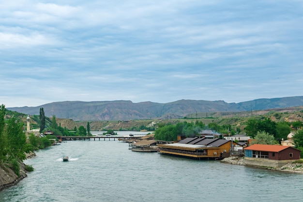 Krajobraz nad rzeką Sulak Dagestan