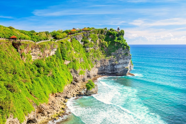 Krajobraz Ocean Coast kolorowe i piękne miejsce Świątynia Uluwatu Bali Indonezja Duży rozmiar