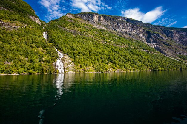 Krajobraz panoramiczny i dronowy fjordów Geiranger Geirangerfjord Norwegia