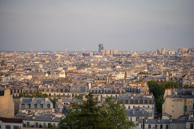 Zdjęcie krajobraz paryża ze wzgórz montmartre zdjęcia w świetle dziennym