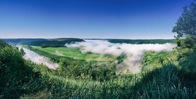 Krajobraz Rzeki Dniestru W Regionie Tarnopol W Zachodniej Ukrainie. Idylliczny Widok Z Góry O Poranku. Panorama