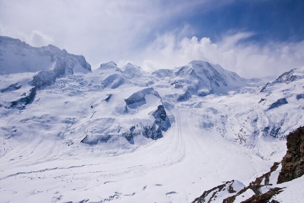 Krajobraz sking kurs przy Matterhorn regionem, Szwajcaria