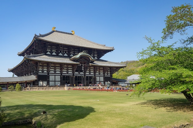 Krajobraz świątyni Todai-ji w Nara, Japonia.