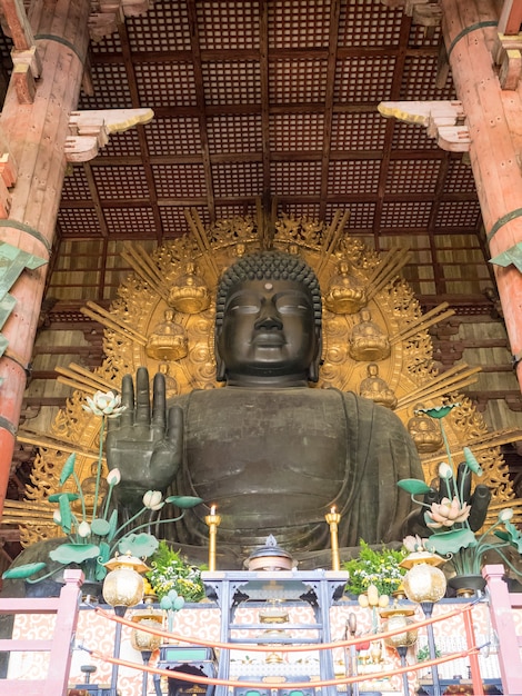 Krajobraz świątyni Todai-ji w Nara, Japonia.