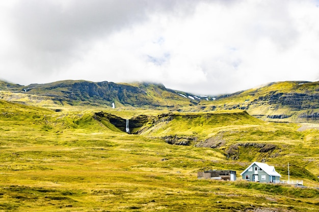 Krajobraz w Grundarfjrur Islandia latem w sierpniu