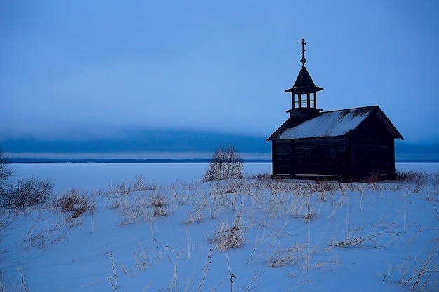 krajobraz w rosyjskim kościele kizhi zimowy widok / sezon zimowy opady śniegu w krajobrazie z architekturą kościelną