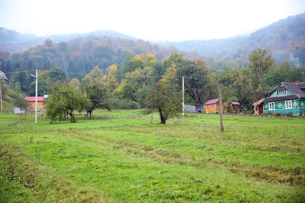 Krajobraz wioski w górach