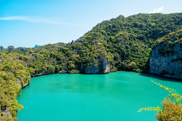 Krajobrazowy obraz Thale Nai, Mu Koh Angthong, Wyspa Samui, Surat Thani, Tajlandia