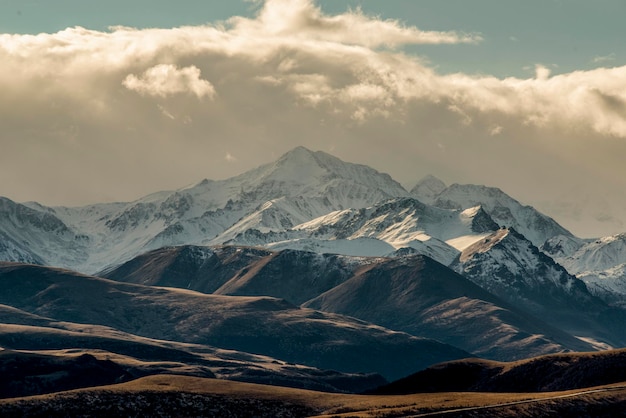 Krajobrazy kaukaskich gór Główne pasmo kaukaskie Fantastyczna sceneria Rosja