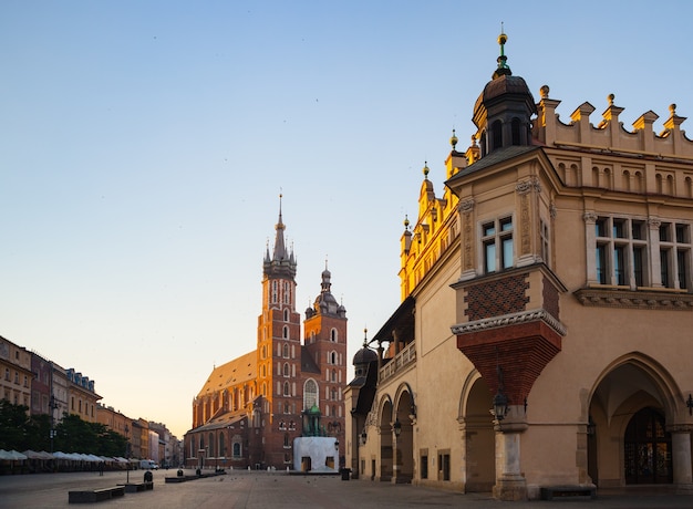 Kraków, Polska - 27 lipca 2013: Piękna architektura starego Krakowa. Rynek w Krakowie