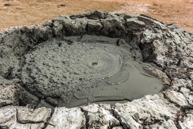 Krater wulkanu błotnego