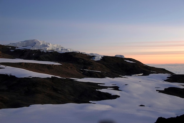 Krawędź krateru lodowca Stufengletscher Kilimandżaro Tanzania