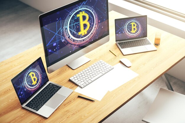 Zdjęcie kreatywna koncepcja bitcoina na nowoczesnym ekranie laptopa 3d rendering