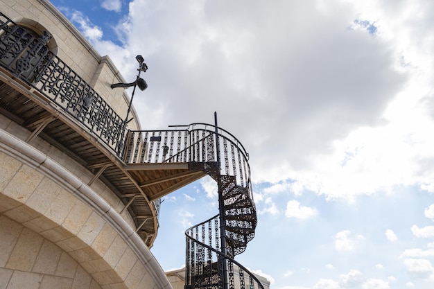 kręcone schody na dachu Synagogi Hurva