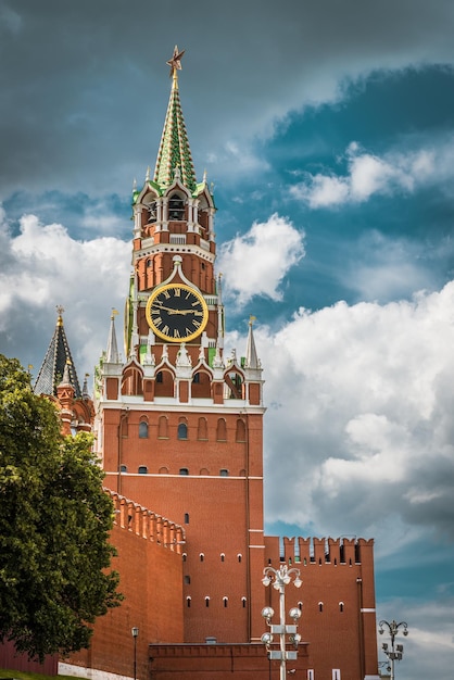 Kreml moskiewski z wieżą Spasskaya