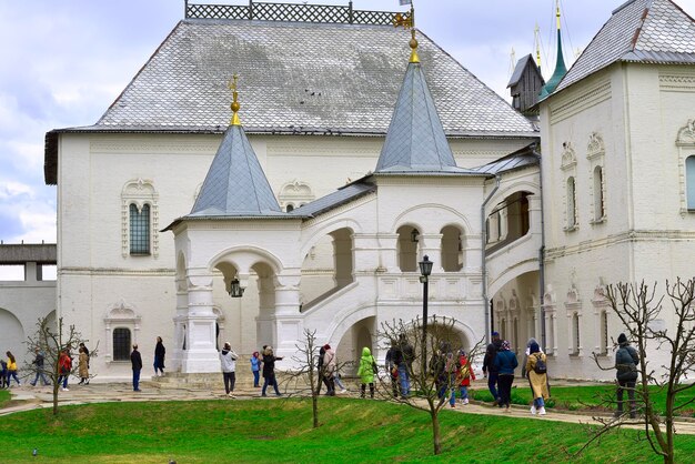 Kreml rostowski z białego kamienia