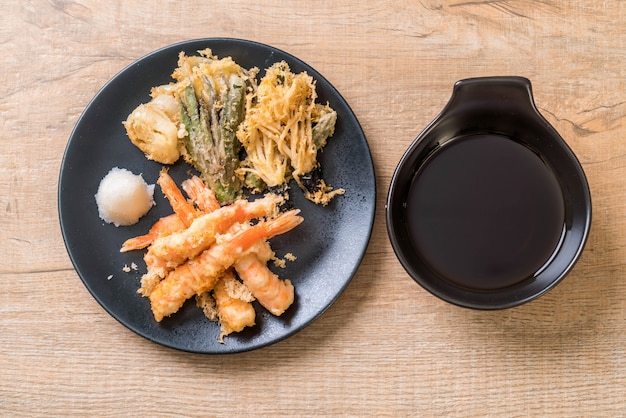 krewetki tempura smażone krewetki smażone z warzywami