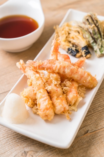 krewetki tempura smażone krewetki smażone z warzywami