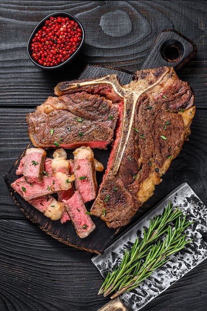 Krojone i pieczone mięso wołowe z kością lub porterhouse Stek do menu steakhouse