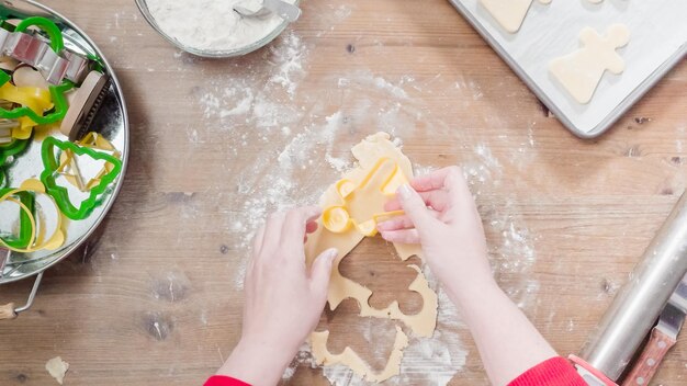 Krok po kroku. Pieczenie w okresie świątecznym. Pieczenie ciasteczek cukrowych na Boże Narodzenie.