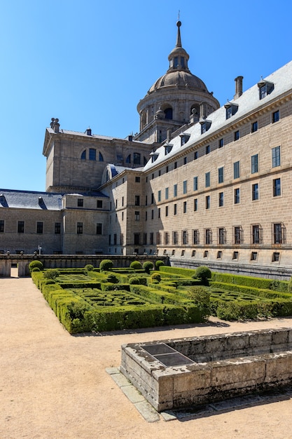 Królewski Klasztor El Escorial. Ogromny Pałac Na Obrzeżach Madrytu, Dawna Rezydencja Królów Hiszpanii I Europy. Unesco.