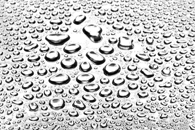Zdjęcie kropelki wody na metalu o pięknej niezwykłej fakturze