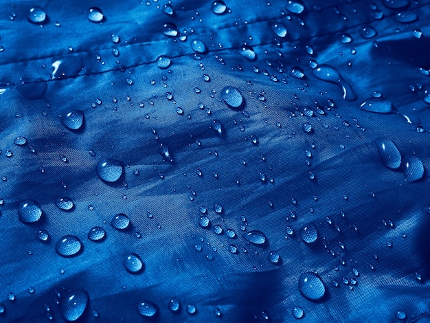 Zdjęcie krople wody na wodoodpornej tkaninie membranowej