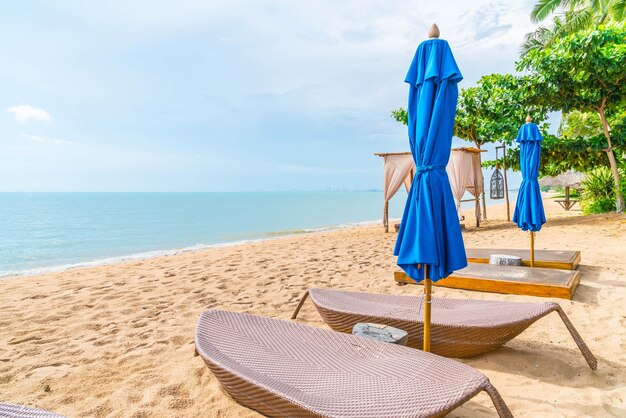 Zdjęcie krzesła na plaży na tle nieba