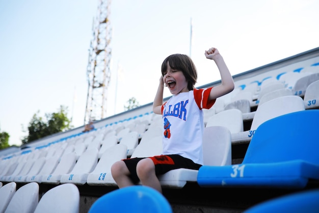 Krzesła Plastikowe Na Trybunach Stadionu Sportowego Kibicuj Na Trybunach Stadionu