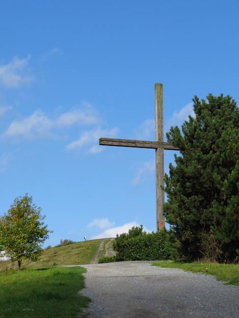 Krzyż na niebieskim niebie