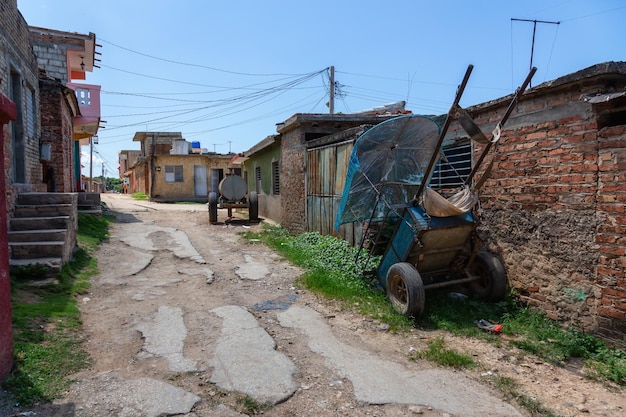 Kubańskie miasto podczas tętniącego życiem słonecznego dnia Trinidad Cuba