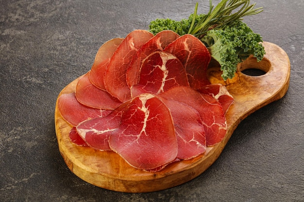 Zdjęcie kuchnia włoska bresaola di milano