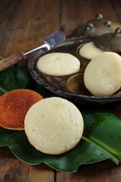 Kue Apem to tradycyjny indonezyjski naleśnik przygotowany na tradycyjne święto jawajskie