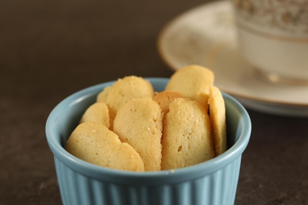 Kue Lidah Kucing lub Koci język. Cienkie Ciasteczka o Słodkim Smaku i Chrupkości