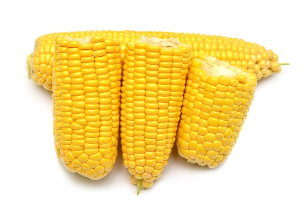 Kukurydza Jest Izolowana Na Białym Tle. Płaski Układanie, Widok Z Góry