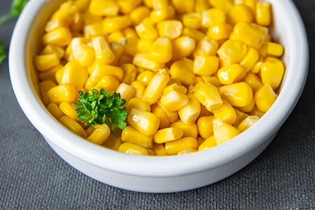 kukurydza kukurydza talerz gotowana gotowa do spożycia świeży zdrowy posiłek jedzenie przekąska dieta na stole miejsce kopiowania