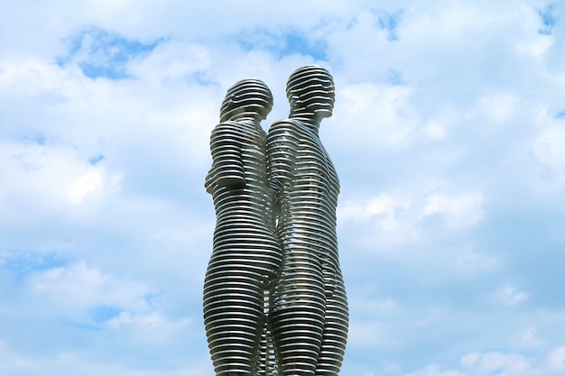 Kultowa Ruchoma Statua Ali I Nino Po Przejściu Przez Siebie, Batumi, Gruzja