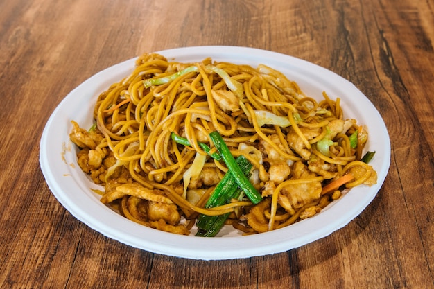 Zdjęcie kurczak lo mein