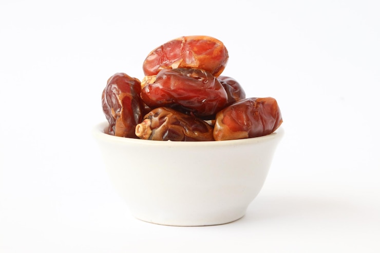 Zdjęcie kurma suszone owoce palmy datelowej jedzenie ramadanu, które jest spożywane w miesiącu postu dla muzułmanów