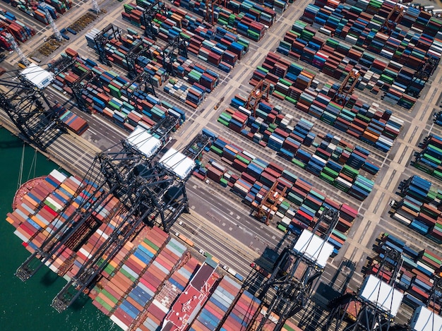Kwai Tsing, Hongkong, 02 maja 2018 r.:- Terminal kontenerowy port w Hongkongu